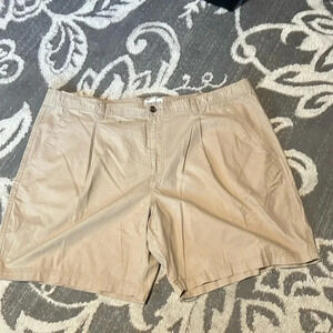 Saddlebred men’s shorts. NWT. Size 46 khaki flat front. Elastic back of waist.